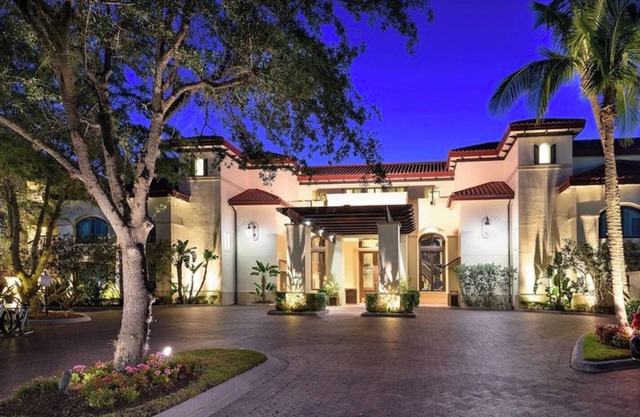 Bellasera Resort 3 Bd Luxury Condo with Pool, Jazz Club and Restaurant