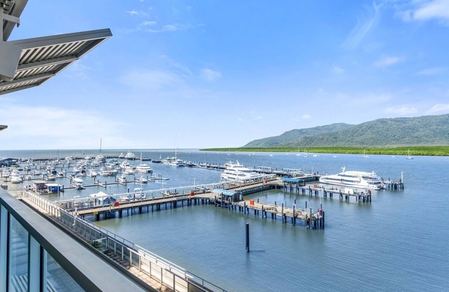 Belle Escapes 25 Harbour Lights with Magical Water Views