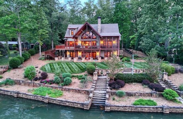 Bellissimo at Lake Chatuge by Chatuge Home Concierge. Lakefront, hot tub, dock, shuffleboard