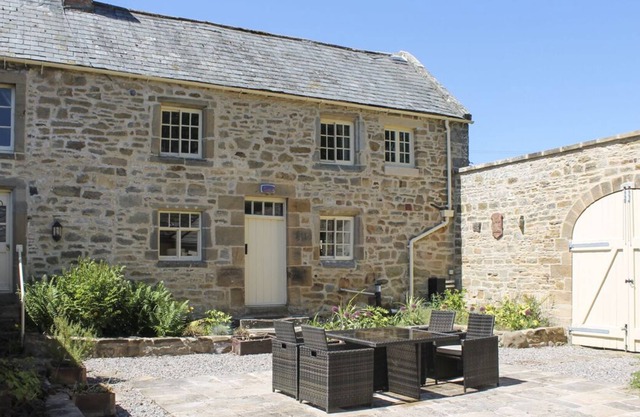 Belsay Annex Wing - Five Bedroom Villa, Sleeps 10