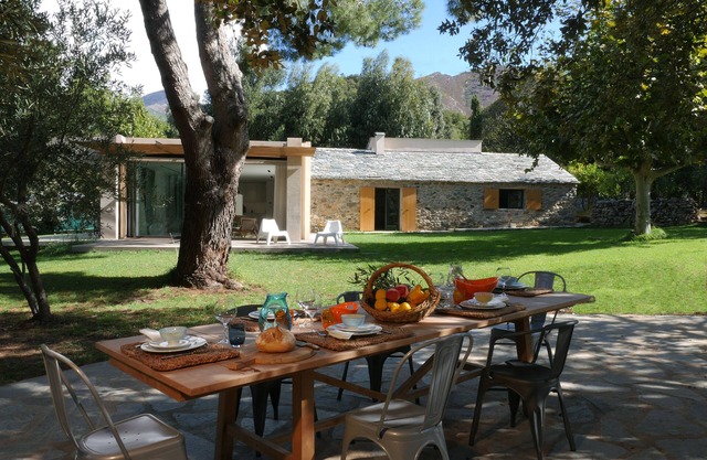 Bergerie contemporary 225m2, 4 bedrooms, 3 bathrooms, wifi, heated pool