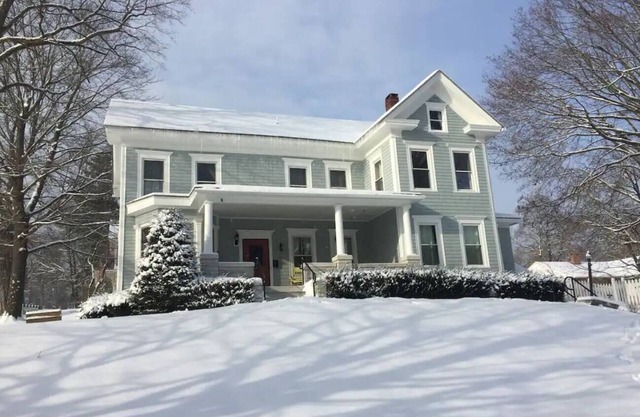 Berkshire House Stay