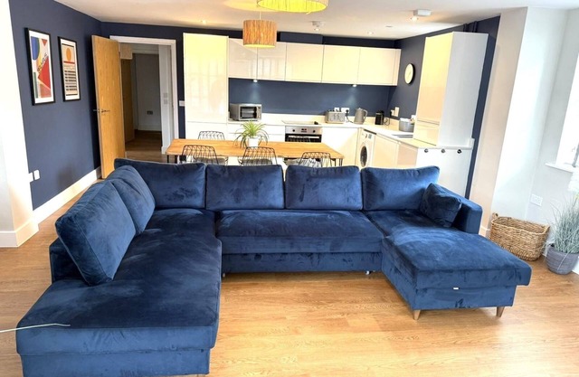 Bernard Point- large two bed apartment in city