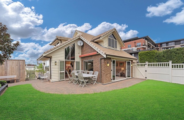 Bespoke Stays - Breath of Style