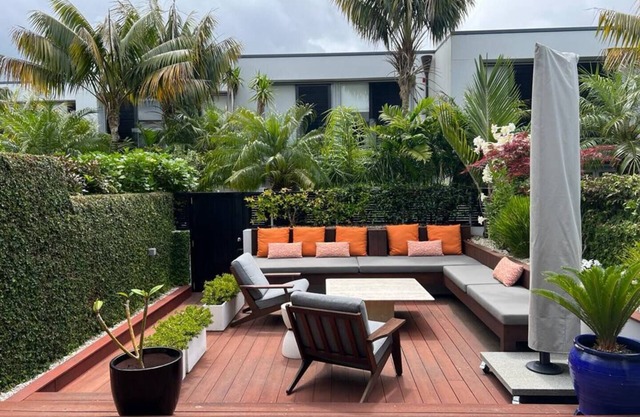 Bespoke Stays - Christmas Cheer