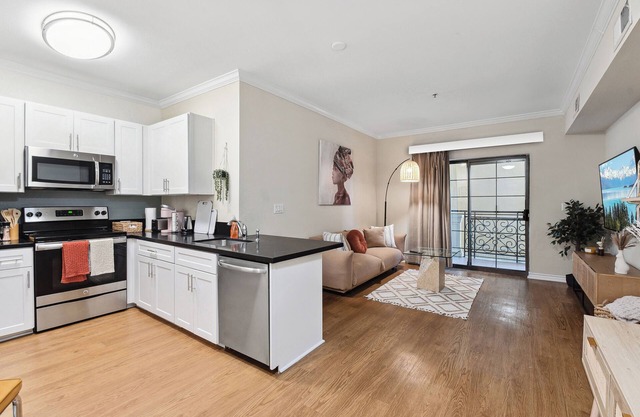 Best getaway in Santa Monica w/Gym, Pool, Free Parking
