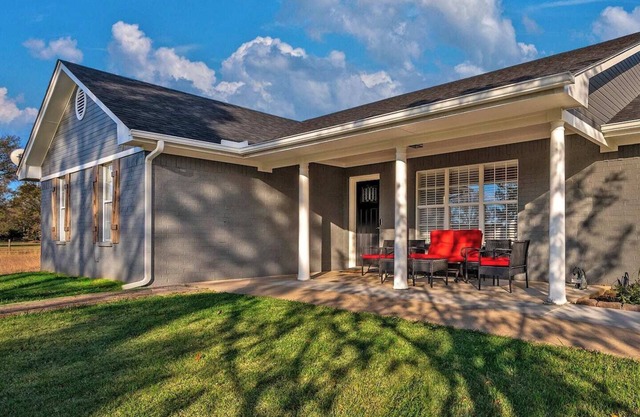 Best kitchen in Texoma! New! Playroom!