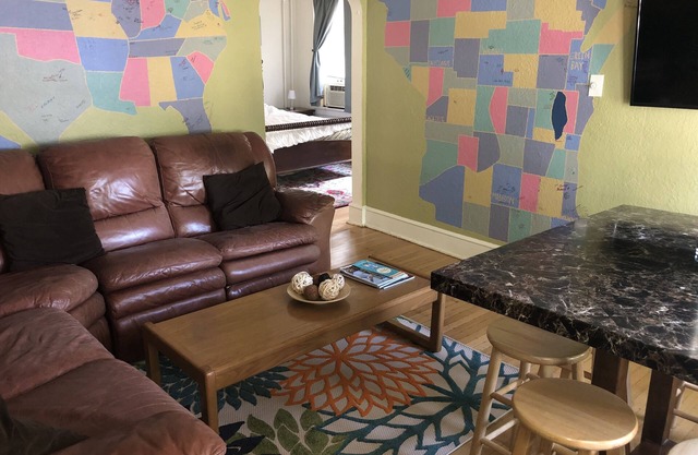 Best location in Milwaukee! Lower Duplex Unit - long term stays welcome