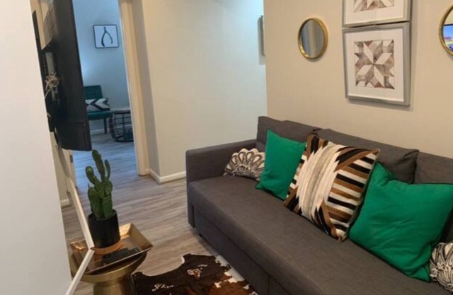 BEST LOCATION ON AIRBNB! 2Bed 1Bath, Close to all!