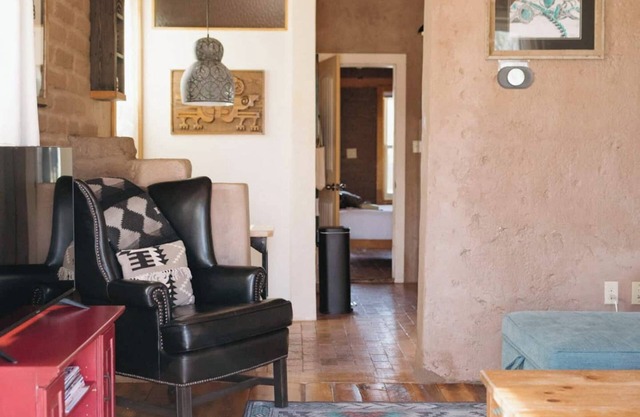Best Location/Walkable Neighborhood/Gated Parking
