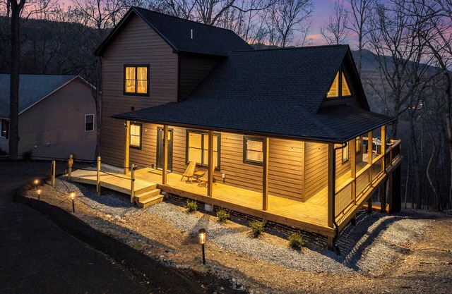 Best Mtn Top Views in Massanutten, Hot Tub, 160 Arcade Games, Local Vibe!