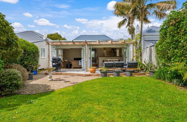 Best of Both Worlds` Gorgeous Villa near Beaches