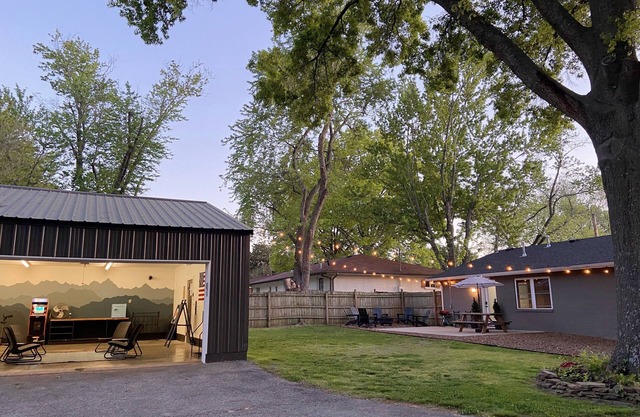 Best of Bentonville! Bike to Coler/DWTN Square - Early check-in!