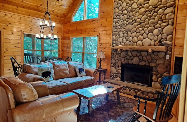 Best of both worlds! Feel secluded a mile from downtown in a luxury cabin.