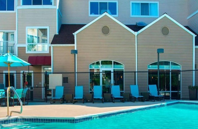 Best Place to Unwind! 3 Pleasant Units, Free Parking, Onsite Swimming Pool