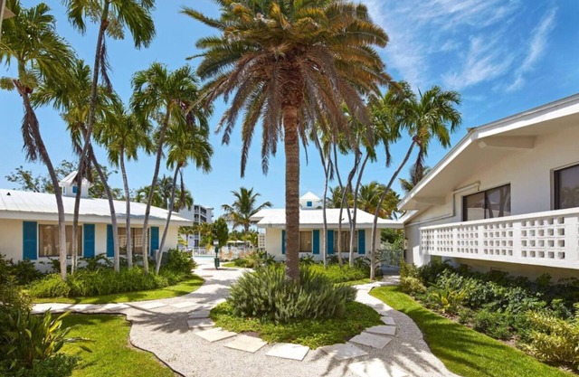 Best Place to Unwind! 2 Spacious Units, Free Breakfast, Swimming Pool!