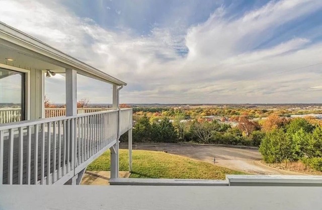 Best view in Fayetteville - Hot tub (Sleeps 4)