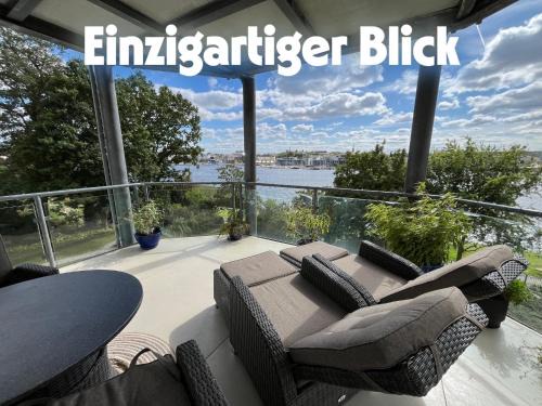 Beste Lage mit Warnowblick - großer Balkon, zwei Schlafzimmer, Aufzug, Stellplatz