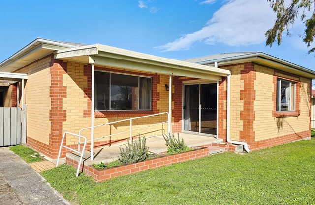 Bethanga - Short walk to the heart of Robe -Pets Welcome - Outside Only
