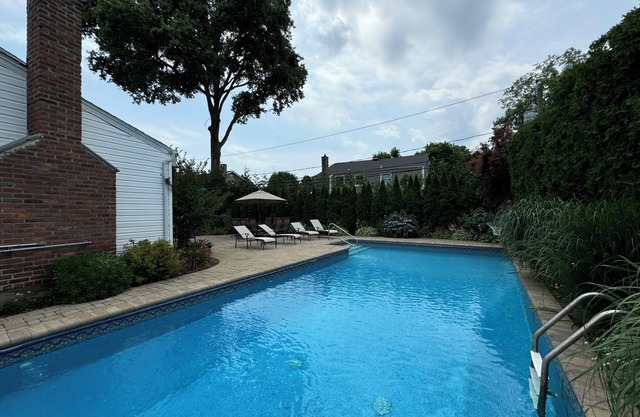 Bethpage Black Ryder Cup Retreat/Spacious 4 bedroom w heated in-ground pool