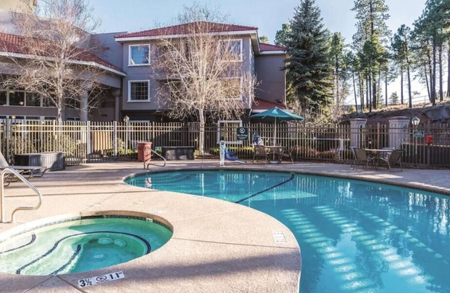 Better Choice for your Vacation! 3 Family-Friendly Units, Pool, Free Parking