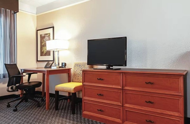 Better Choice For Your Vacation! 2 Great Units Close to iFLY Indoor Skydiving!