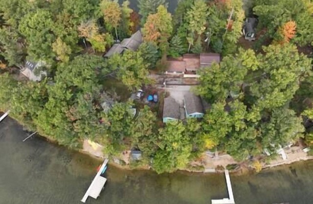 Betty's Hideout /Cherry Cabin! 2 Bed,1 Bath Shared Beachfront on Spider Lake