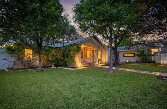 BettyJo - Historic Downtown/Outdoor Oasis & Hot Tub