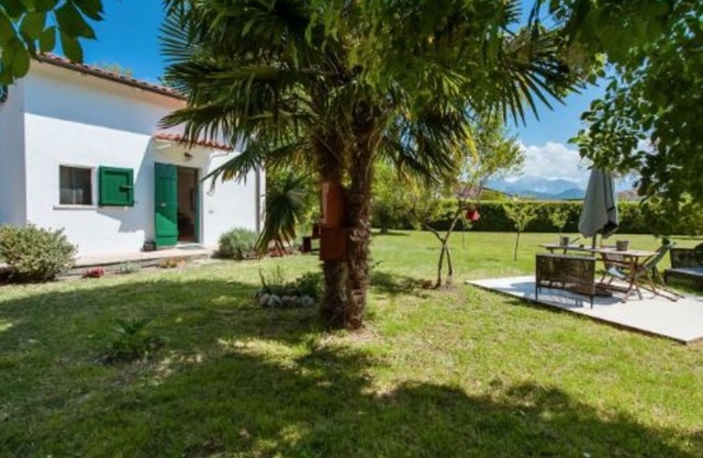 Between Liguria and Tuscany in an idyllic place (May-September)