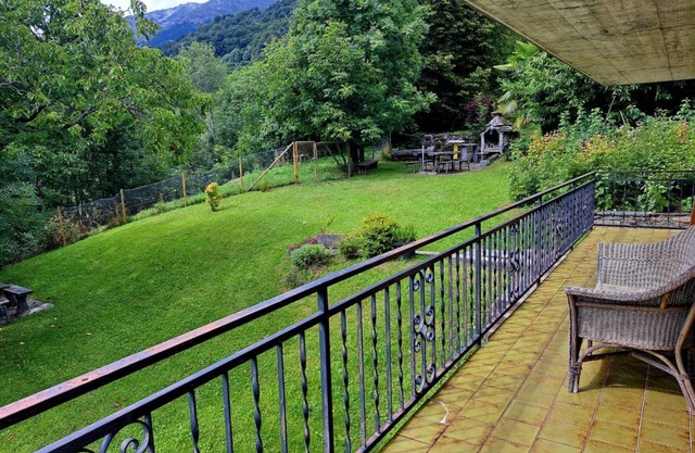 Between Nature and Tradition (Eco della Valle 1)