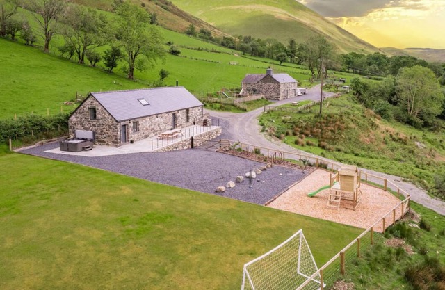 Beudy Erw'r March in Machynlleth