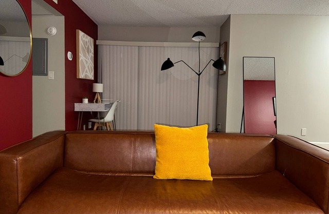 Beverly Hills Charm Rodeo Cedar