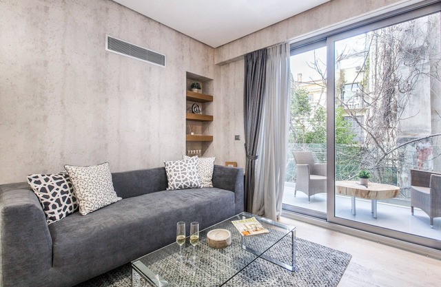 Beverly Suite II in Plaka by JJ Hospitality-