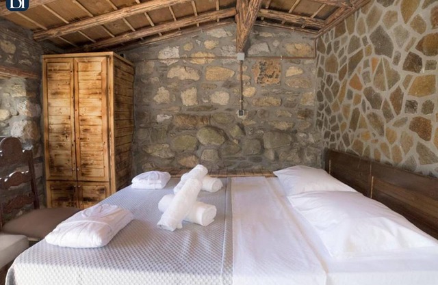 BH685 - C - Room Ikaria