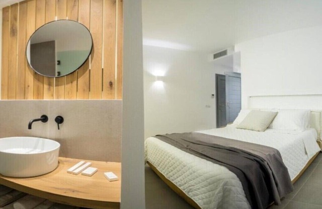 BH783 - C - Suite Syros