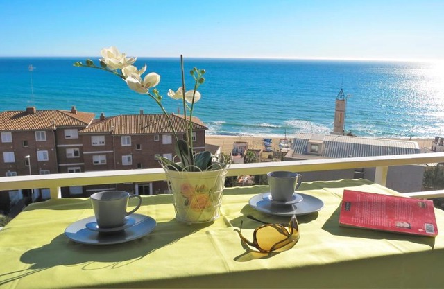 Bianca Seaview & Beach Apartment