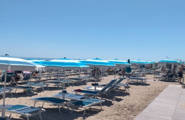 Biancofiore apartment 150 meters from the sea with garden in Fano