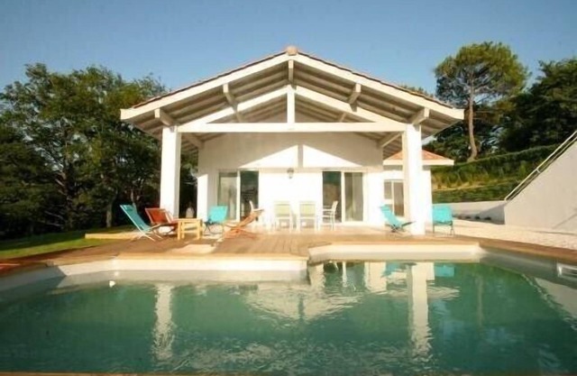 BiarritzArcangues villa quiet design 170 m 2 greenery heated pool, 8 per