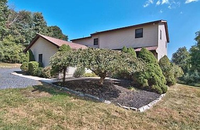 Big and Spacious 4 bed, 4 bath near Camelback. HOT TUB, PRIVATE OUTDOOR POOL