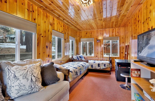 BIG Bear Happy Place #2421