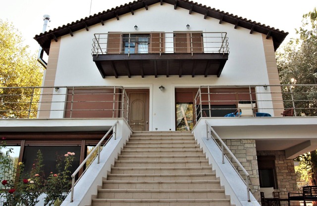 BIG BLUE SEA IN GREEN