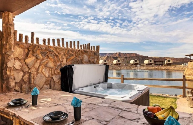 Big Horn Tipi on the Pond w/1 King Bed, 2 Futons, Hot Tub & Outdoor Kitchen #39