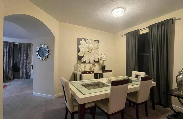 Big house centrally located in a private community