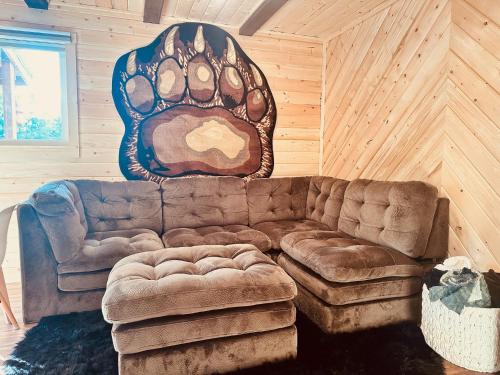 Big Lake Alaska Cozy Cub Cabin with Private Hot Tub & Sauna