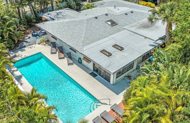 Big Pass Hideaway l Private Heated Pool, & Walking Distance to Siesta Key Beach