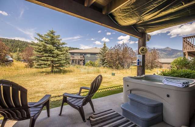 Big Sky Town Center condo w/gorgeous views and hot tub! - Firelight Mountain Bearadise