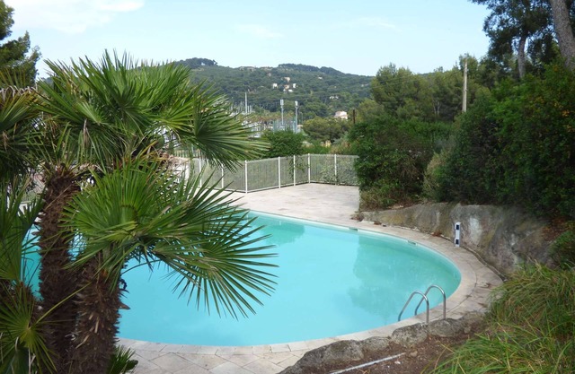 Big Studio in the peace with SWIMMING POOL and in 5mn in feet of the BEACH