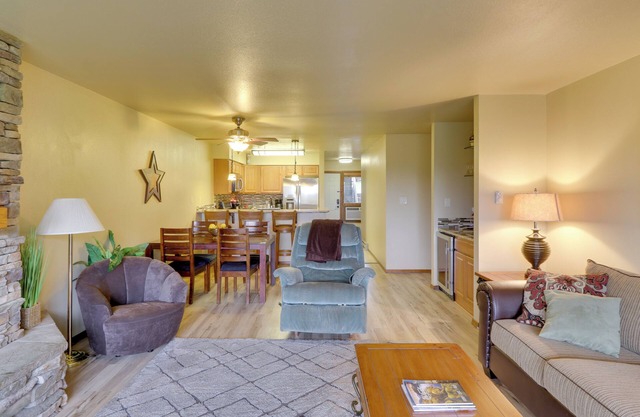 Bigfork Condo w/Hot Tub Access, By Lake!