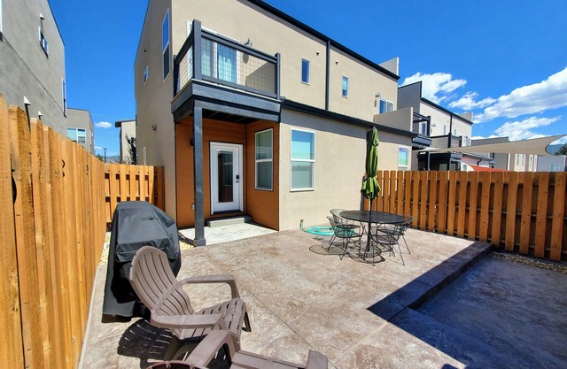 Bike, Ski, Fish & Stay at a 3Bed/2Bath Townhome in Salida Close to Downtown