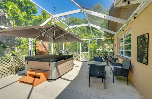 Bike to Dtwn: Home w/Hot Tub & BBQ in Cape Coral